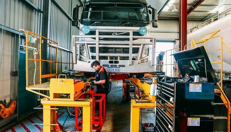 Long-Haul Truck Mechanic